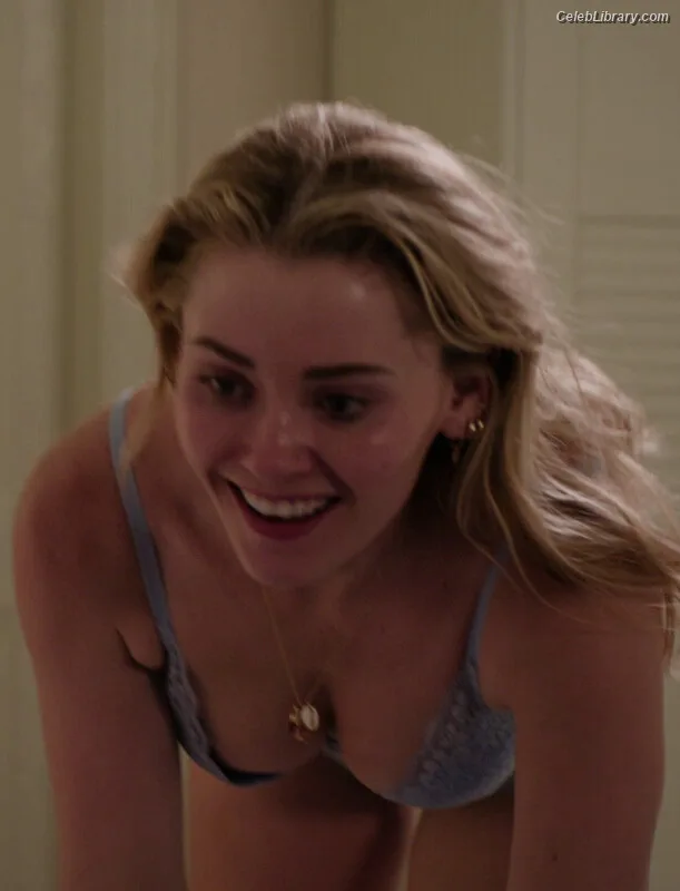 Virginia Gardner photo 9 of 521
