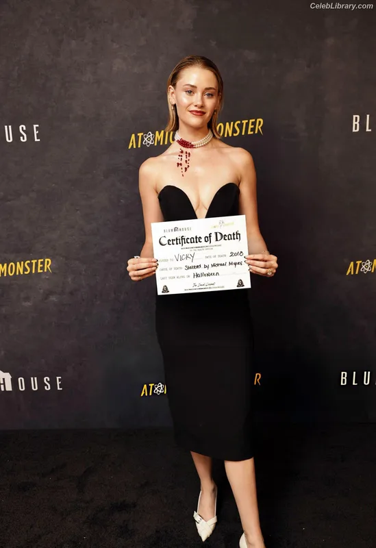 Virginia Gardner photo 14 of 521