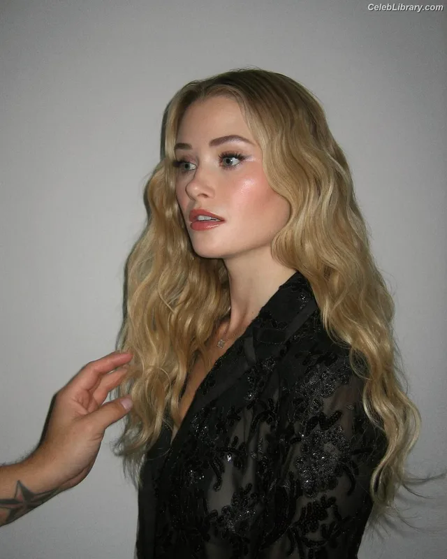 Virginia Gardner photo 24 of 521