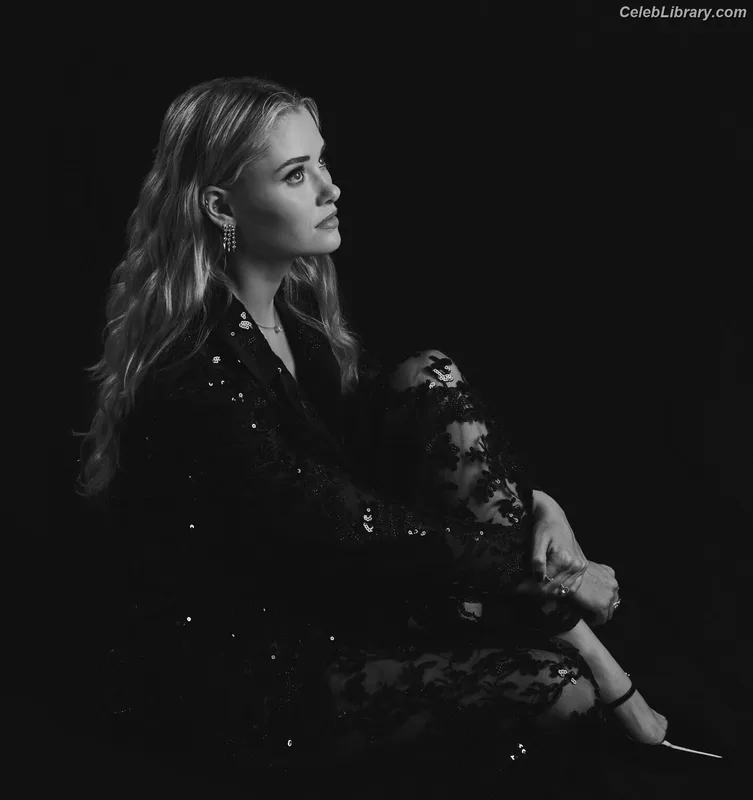 Virginia Gardner photo 1 of 521