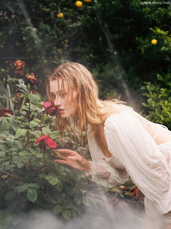 Virginia Gardner photo 4 of 521