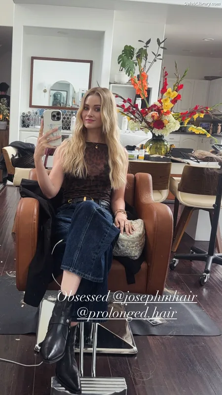 Virginia Gardner photo 3 of 521