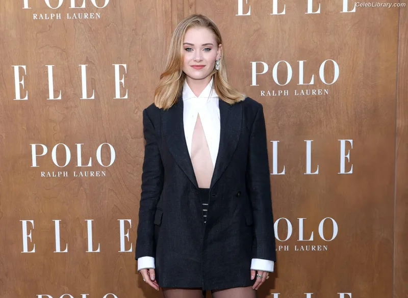 Virginia Gardner photo 16 of 521