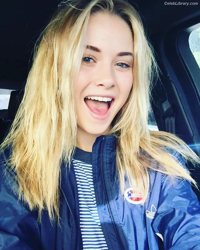 Virginia Gardner photo 1 of 521