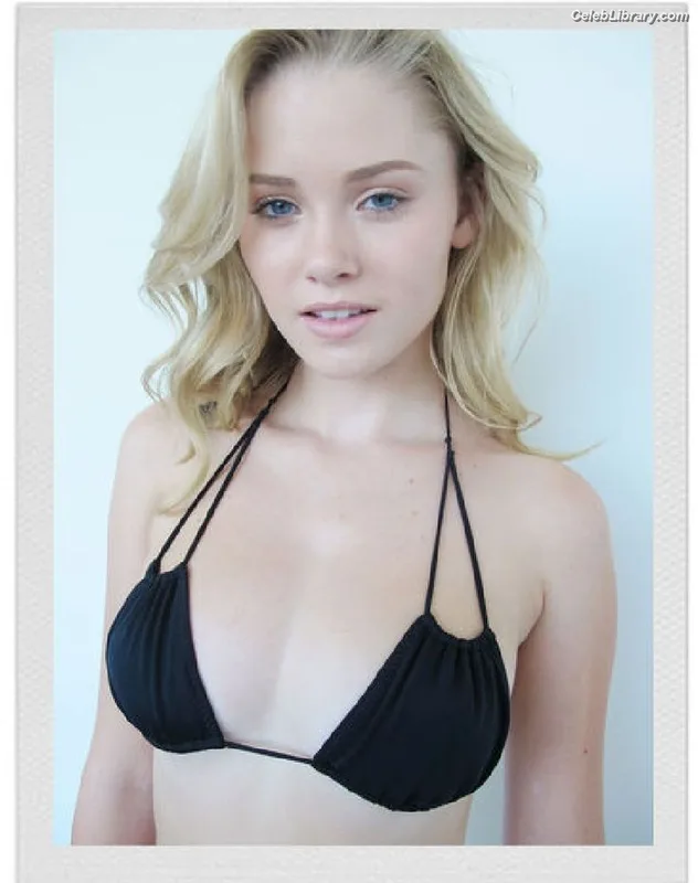 Virginia Gardner photo 5 of 521