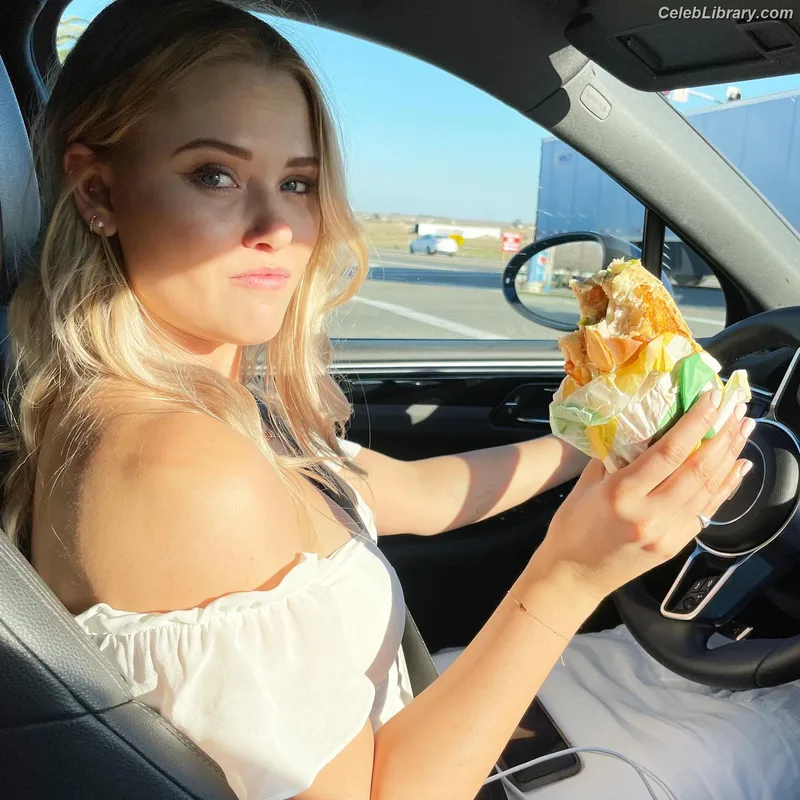 Virginia Gardner photo 24 of 521