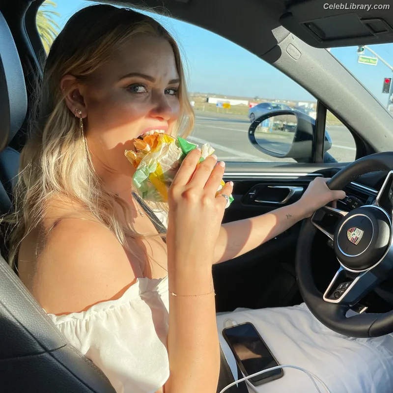 Virginia Gardner photo 1 of 521