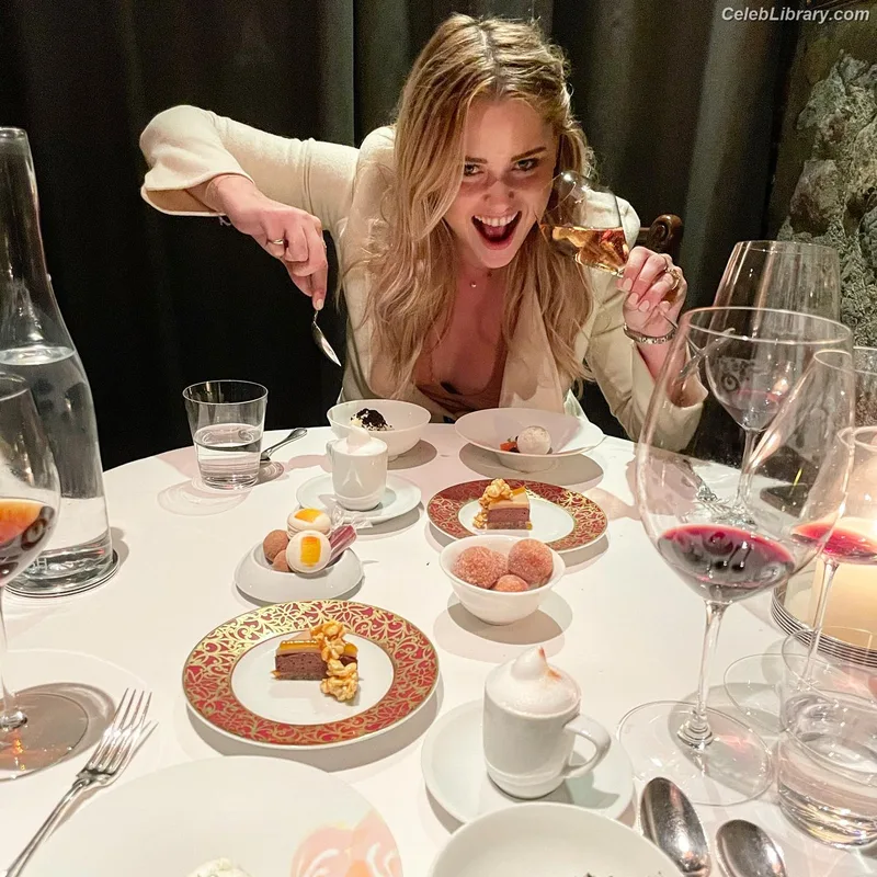 Virginia Gardner photo 2 of 521