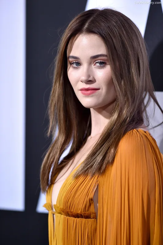 Virginia Gardner photo 10 of 521