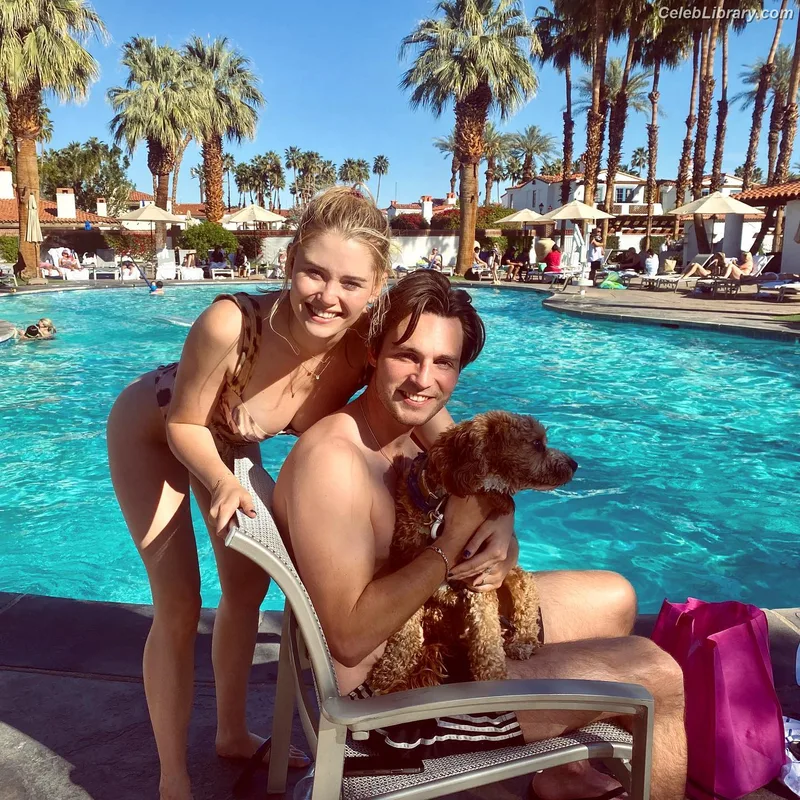 Virginia Gardner photo 20 of 521
