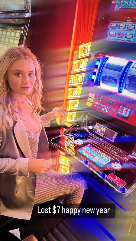 Virginia Gardner photo 6 of 521
