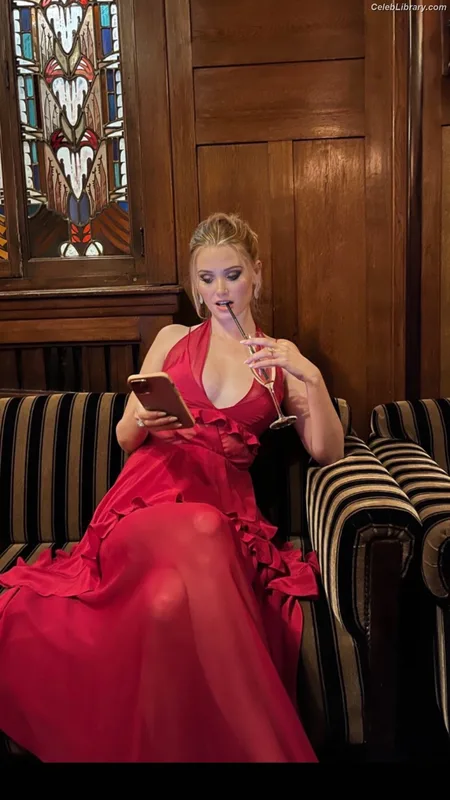 Virginia Gardner photo 11 of 521