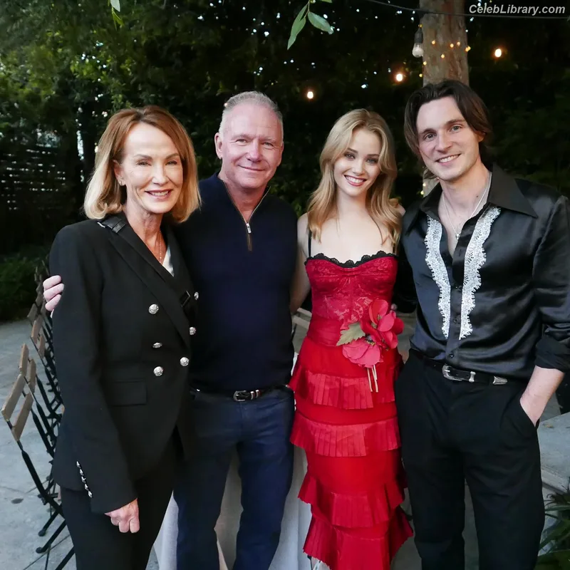 Virginia Gardner photo 5 of 521
