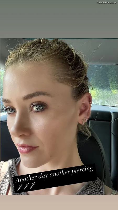 Virginia Gardner photo 7 of 521