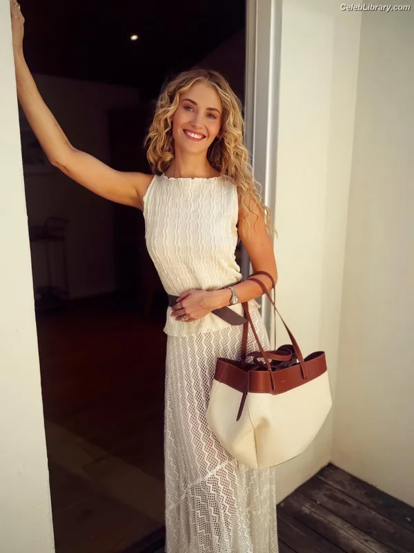 Virginia Gardner photo 22 of 521