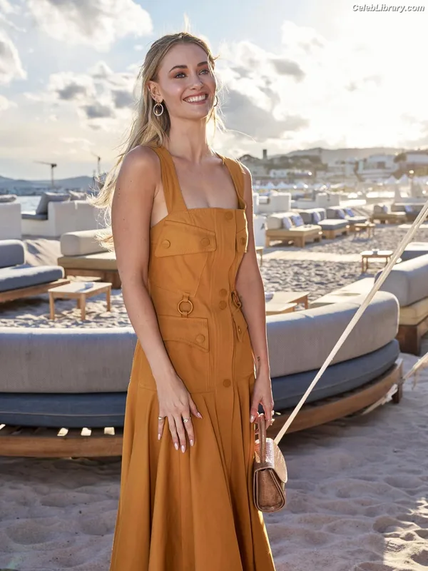 Virginia Gardner photo 24 of 521