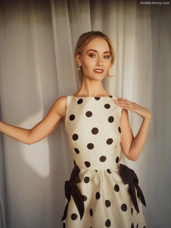 Virginia Gardner photo 7 of 521