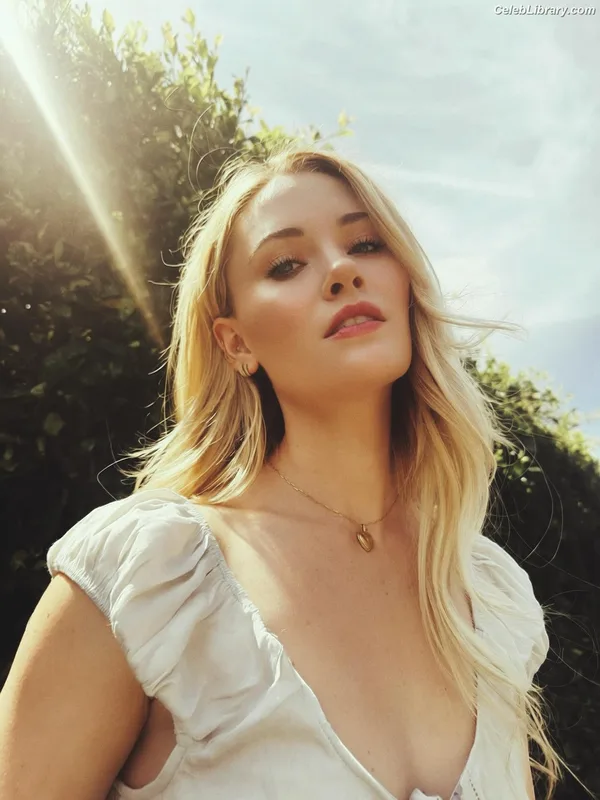 Virginia Gardner photo 10 of 521