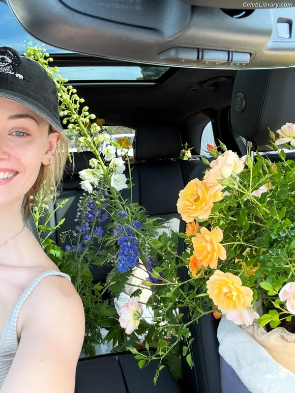 Virginia Gardner photo 11 of 521