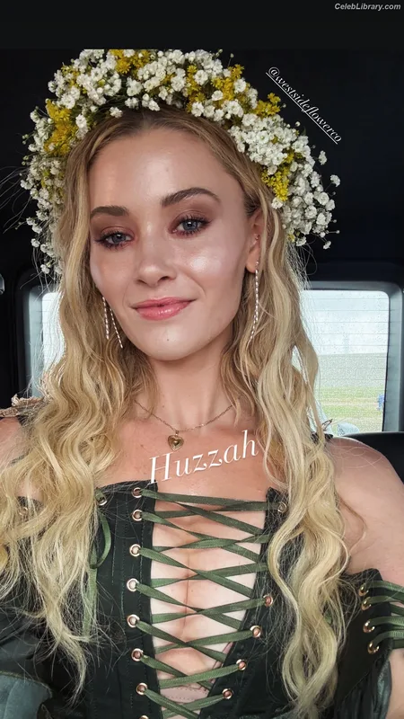Virginia Gardner photo 14 of 521
