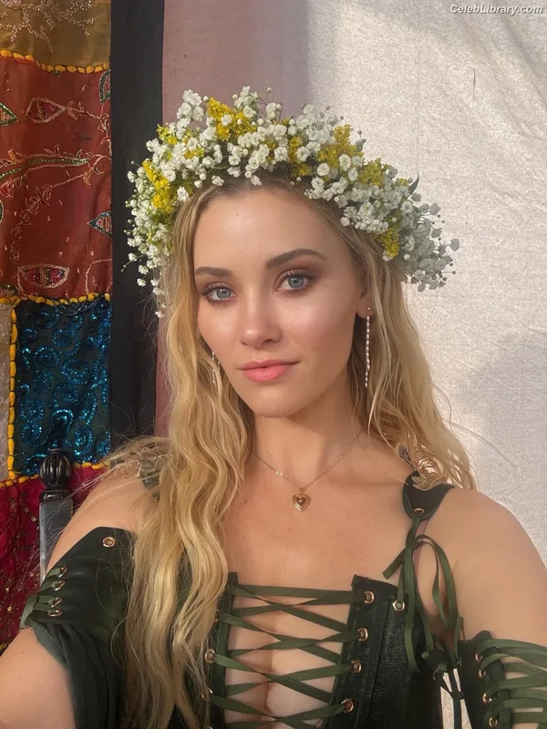 Virginia Gardner photo 16 of 521
