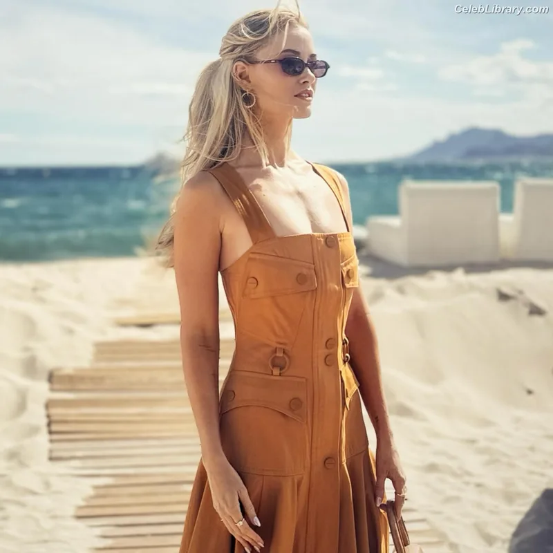 Virginia Gardner photo 20 of 521