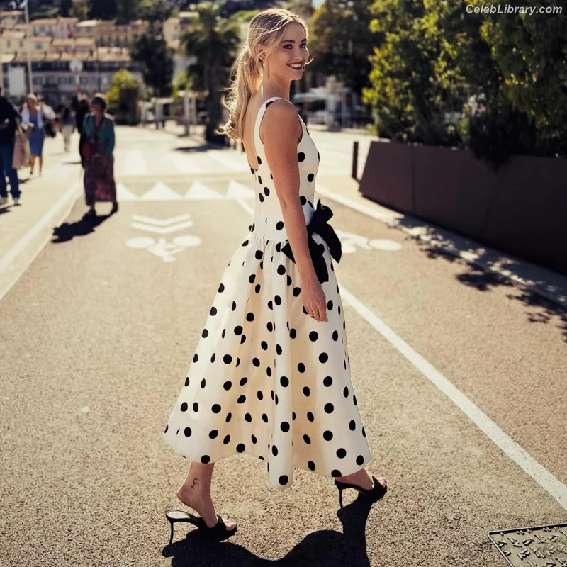 Virginia Gardner photo 21 of 521