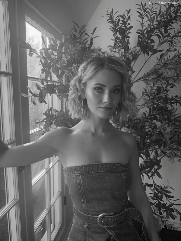 Virginia Gardner photo 7 of 521