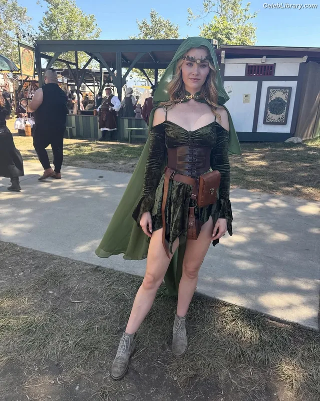Virginia Gardner photo 15 of 521