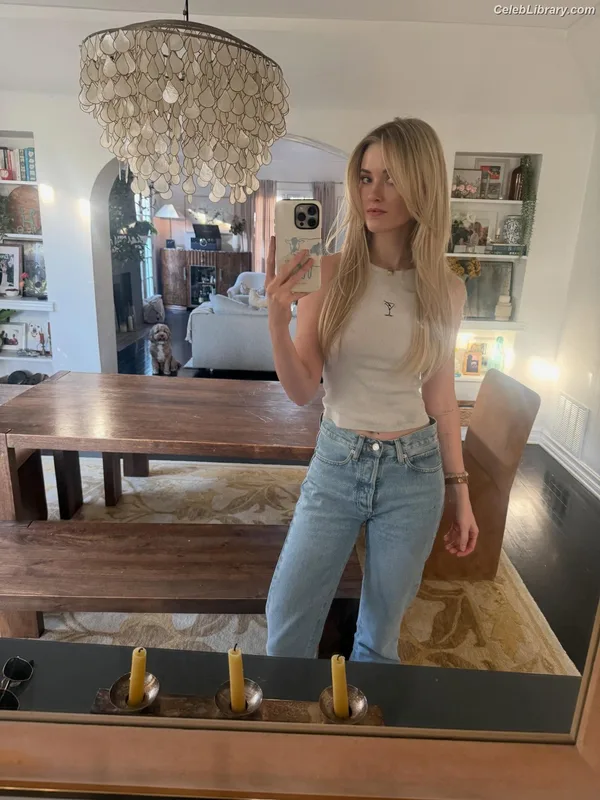 Virginia Gardner photo 22 of 521