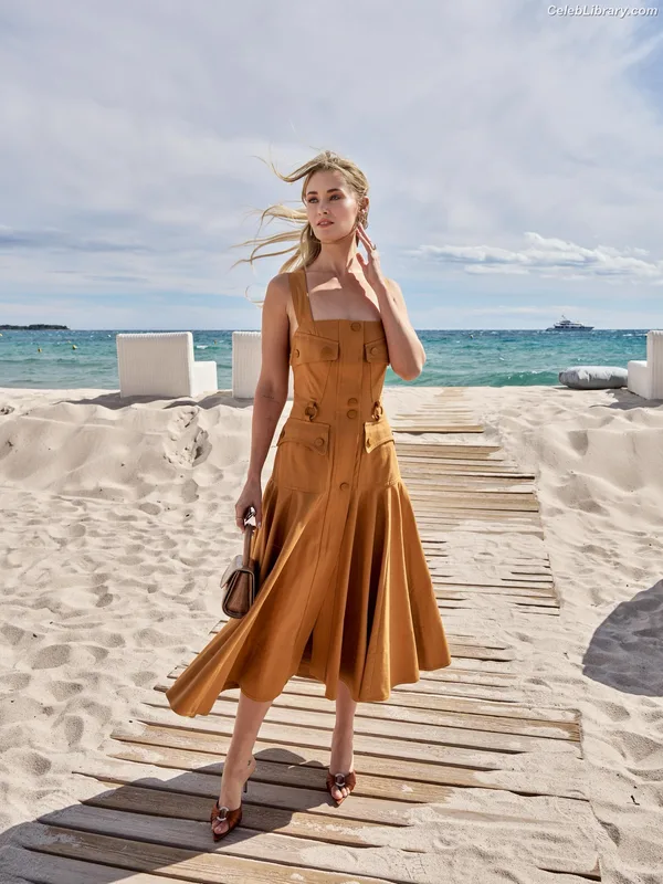 Virginia Gardner photo 24 of 521