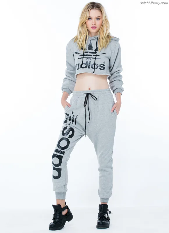 Virginia Gardner photo 11 of 521