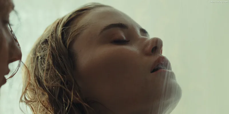 Virginia Gardner photo 7 of 521