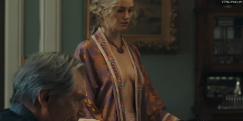 Virginia Gardner photo 9 of 521