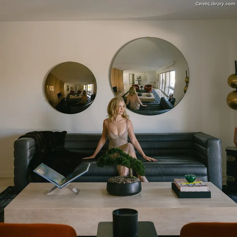 Virginia Gardner photo 20 of 521