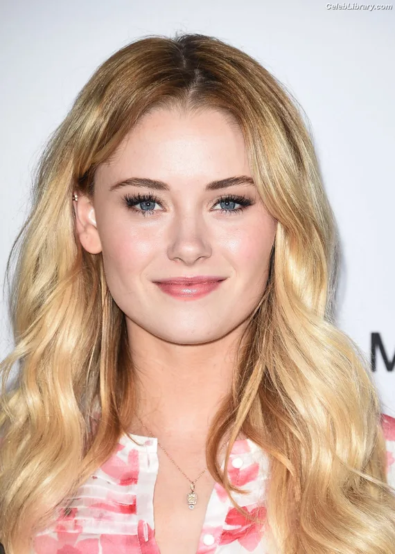 Virginia Gardner photo 12 of 521