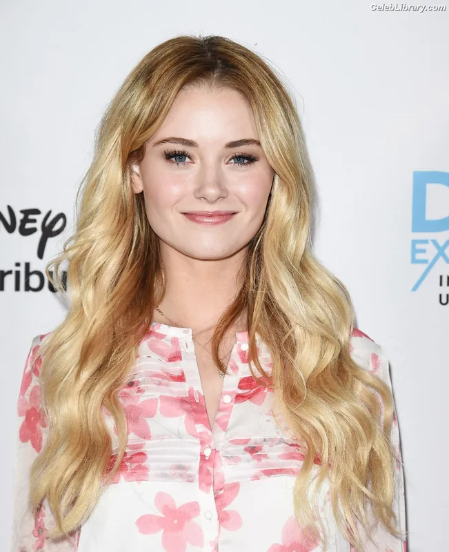 Virginia Gardner photo 13 of 521