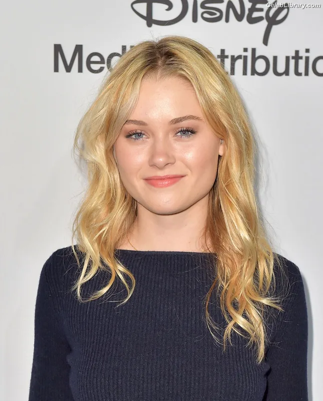 Virginia Gardner photo 18 of 521
