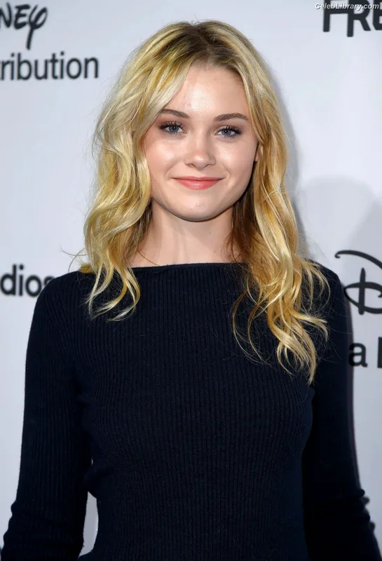 Virginia Gardner photo 19 of 521