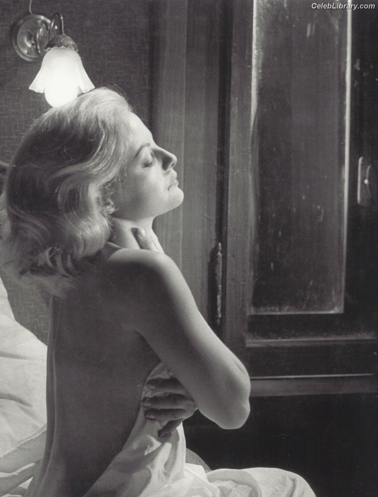 Virna Lisi photo 3 of 8