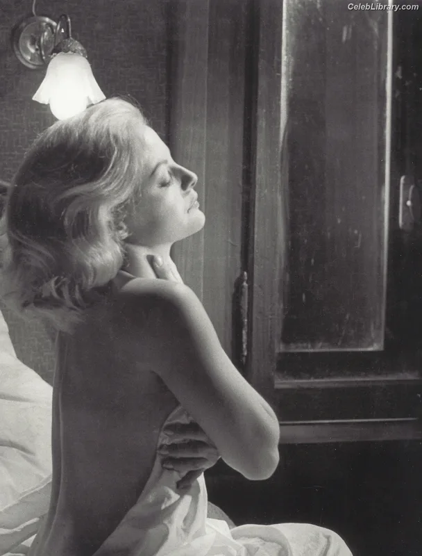 Virna Lisi photo 3 of 8