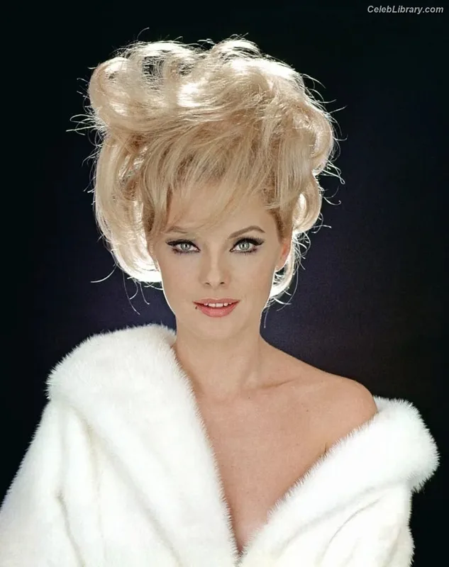 Virna Lisi photo 6 of 8