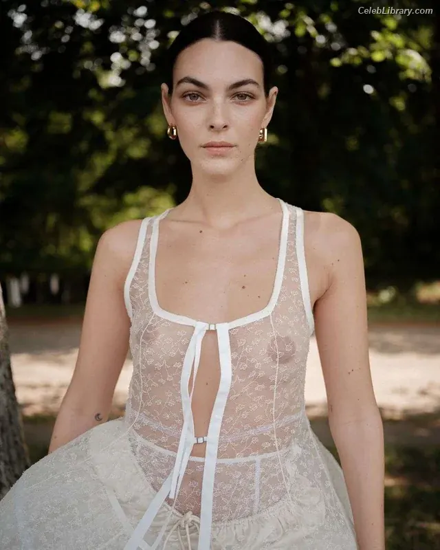 Vittoria Ceretti photo 3 of 310