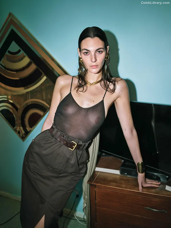 Vittoria Ceretti photo 1 of 311