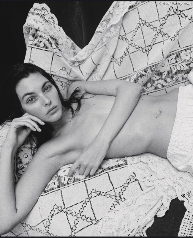 Vittoria Ceretti photo 9 of 311