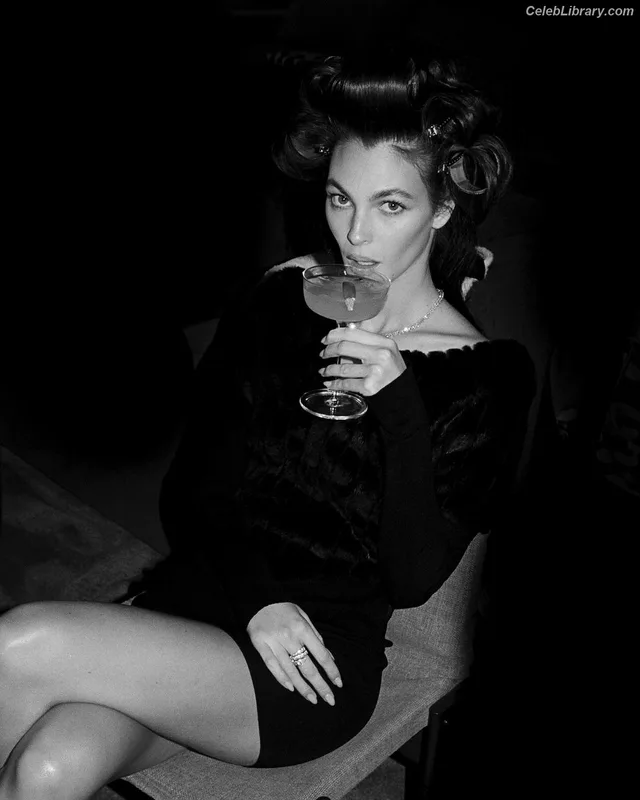 Vittoria Ceretti photo 5 of 311