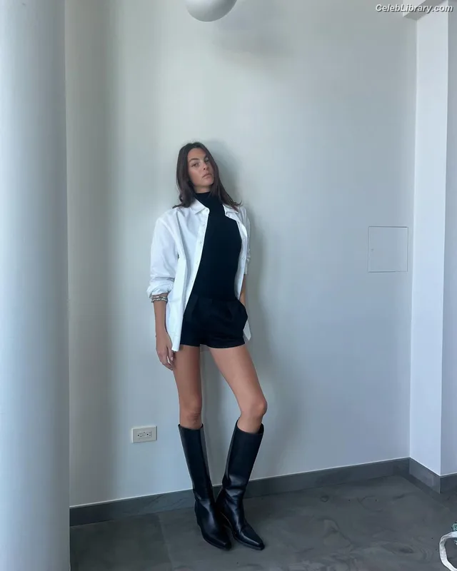 Vittoria Ceretti photo 19 of 311
