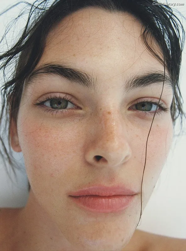 Vittoria Ceretti photo 1 of 311