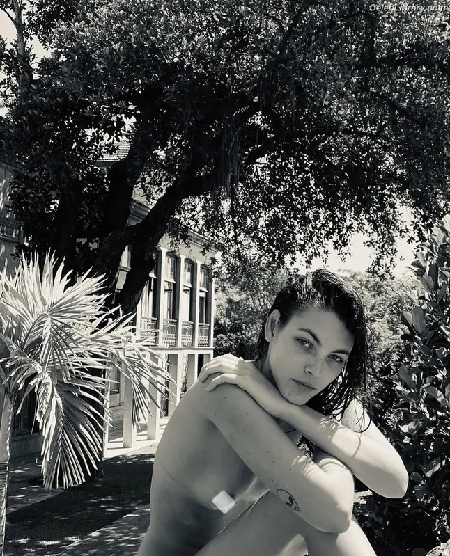 Vittoria Ceretti photo 16 of 311