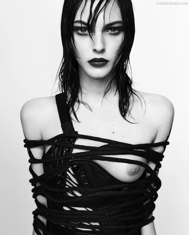 Vittoria Ceretti photo 20 of 311